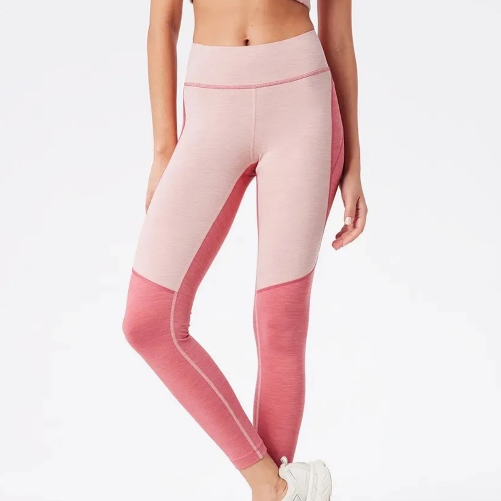 OUTDOOR VOICES Coral/Pink Block leggings Size Small EUC